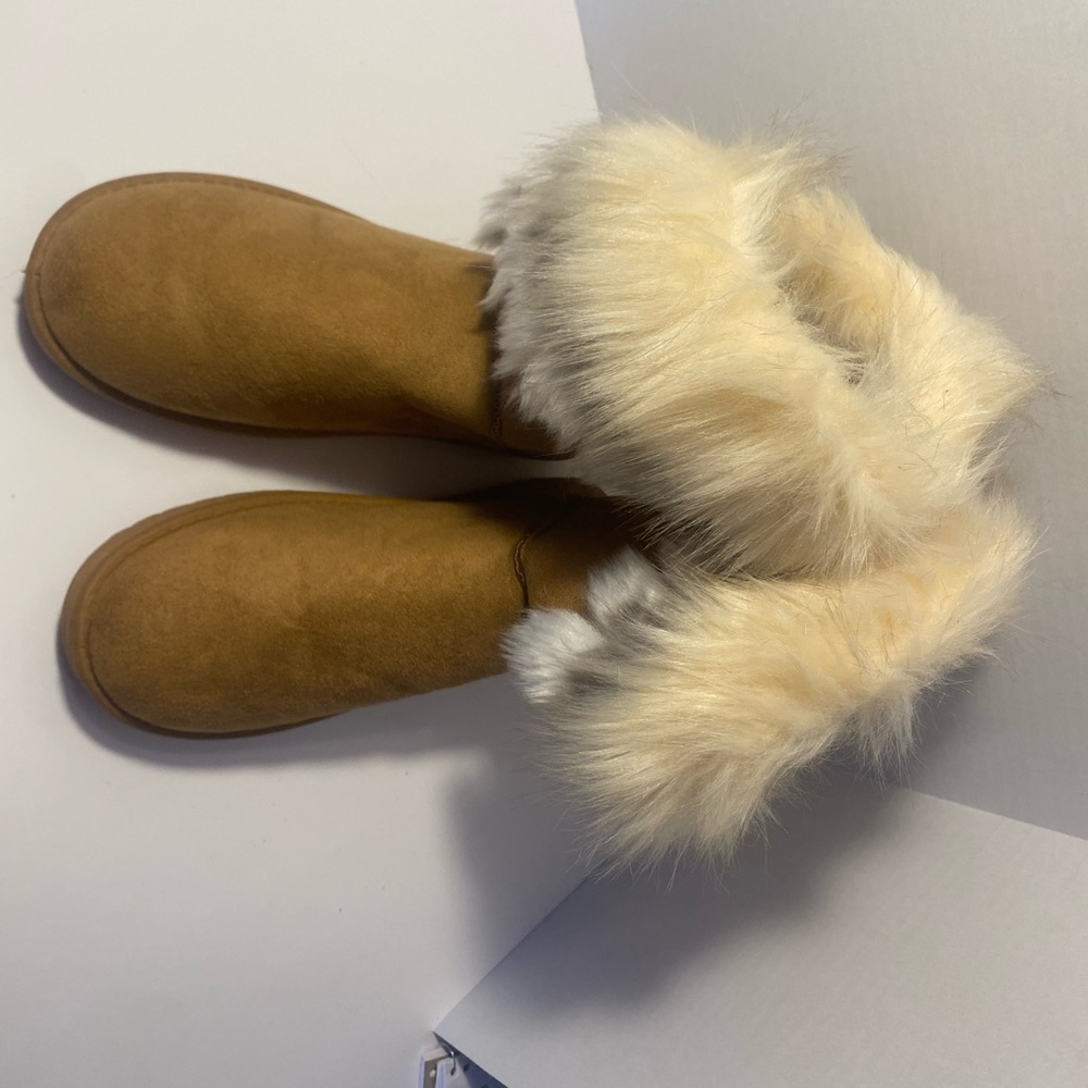Women's Tan Winter Boots with Faux Fur Lining